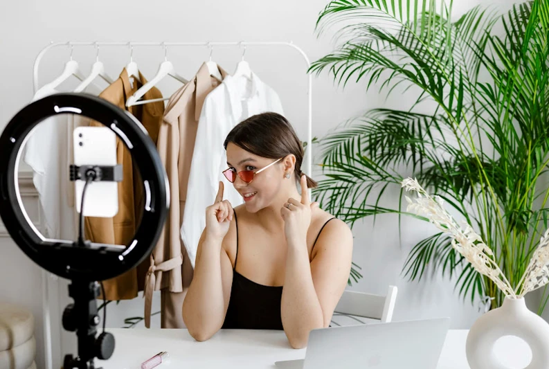 Cuan dari Hobi: Cara Gen Z Ubah Passion Jadi Penghasilan